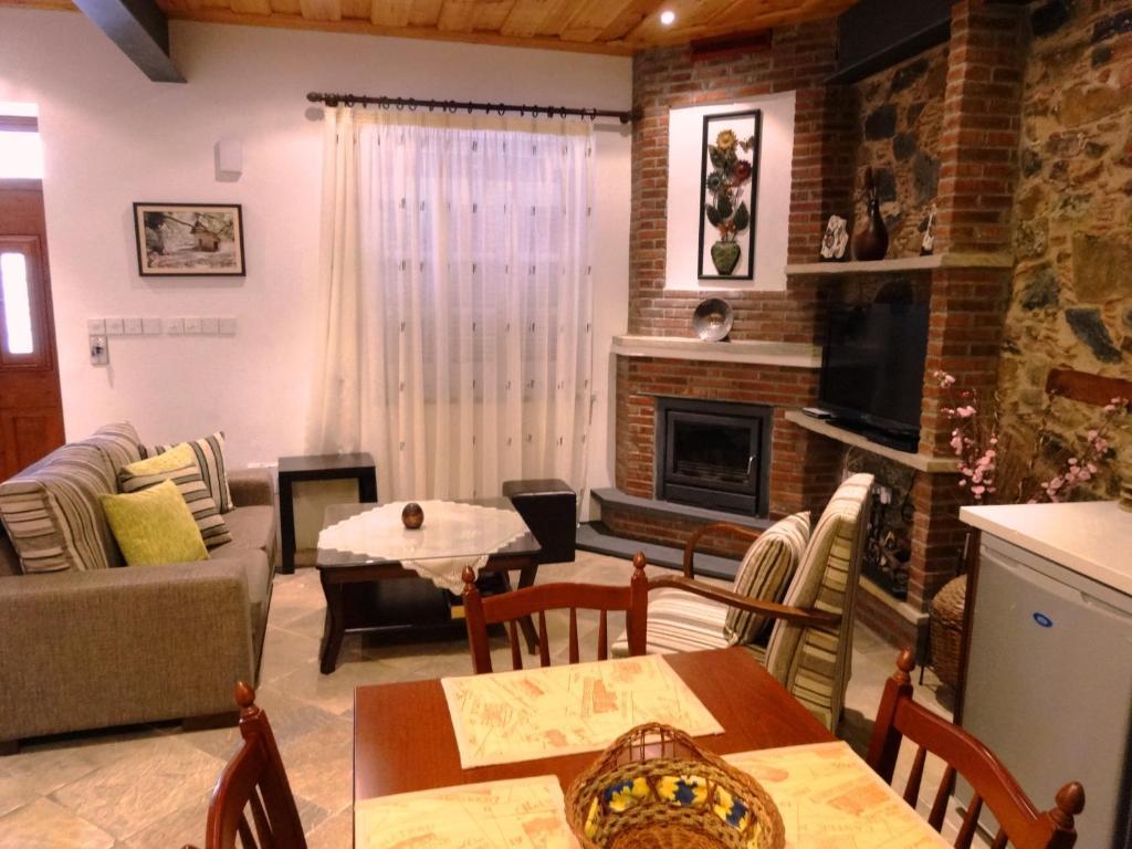 Archontiko I Misirlou Guest House Kalopanagiotis Room photo